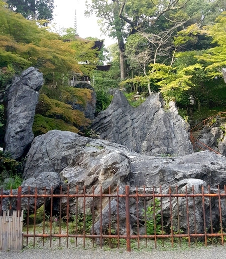 石山寺のパワースポット珪灰石