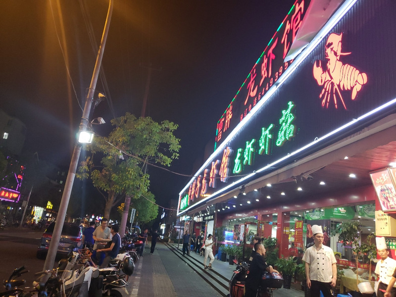 上海で人気のザリガニ料理店